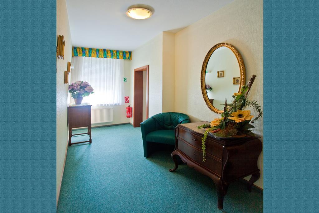 Hotel Zur Kastanie Mülheim an der Ruhr Esterno foto